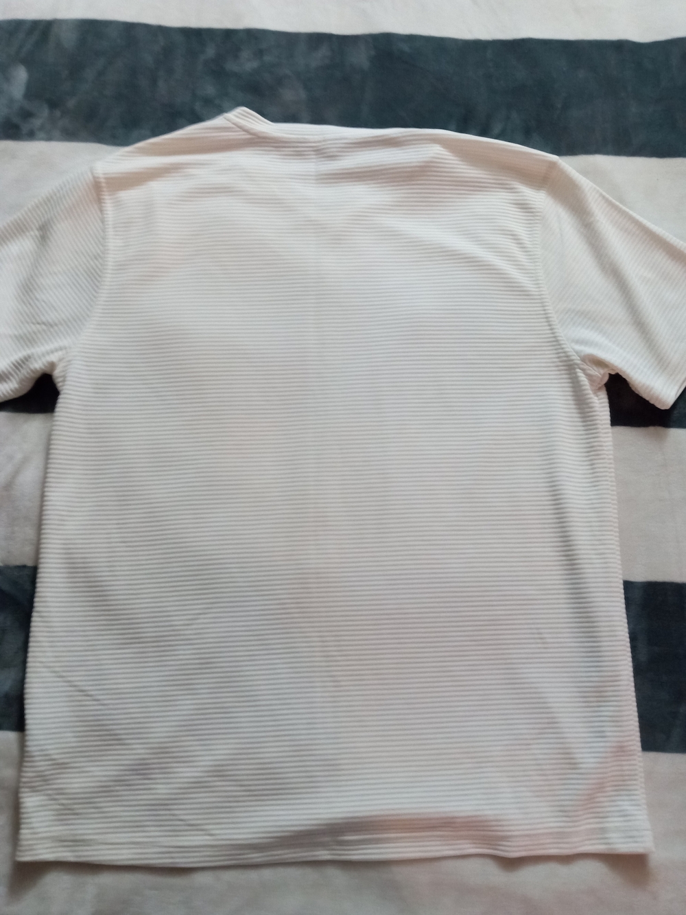 Kenneth Blake Cream Ribbed V-Neck Tee - Picture 6 of 8